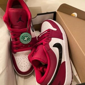 Air Jordan 1 Low Noble Red